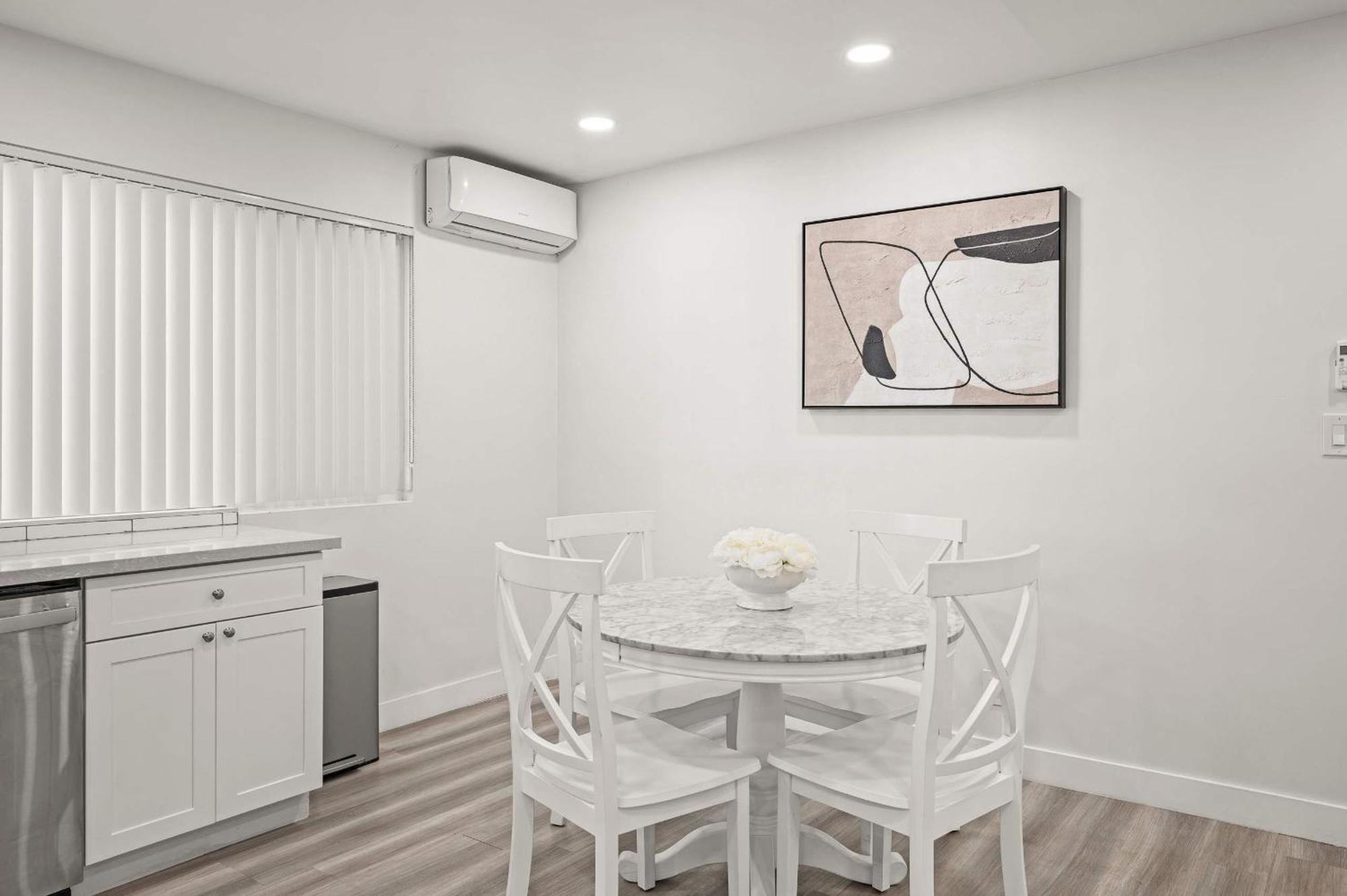 New Renovated 2B2B Apt Self Checkin Free Parking 1 패서디나 외부 사진