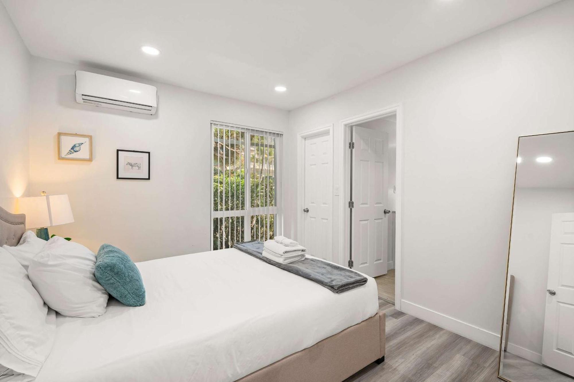 New Renovated 2B2B Apt Self Checkin Free Parking 1 패서디나 외부 사진