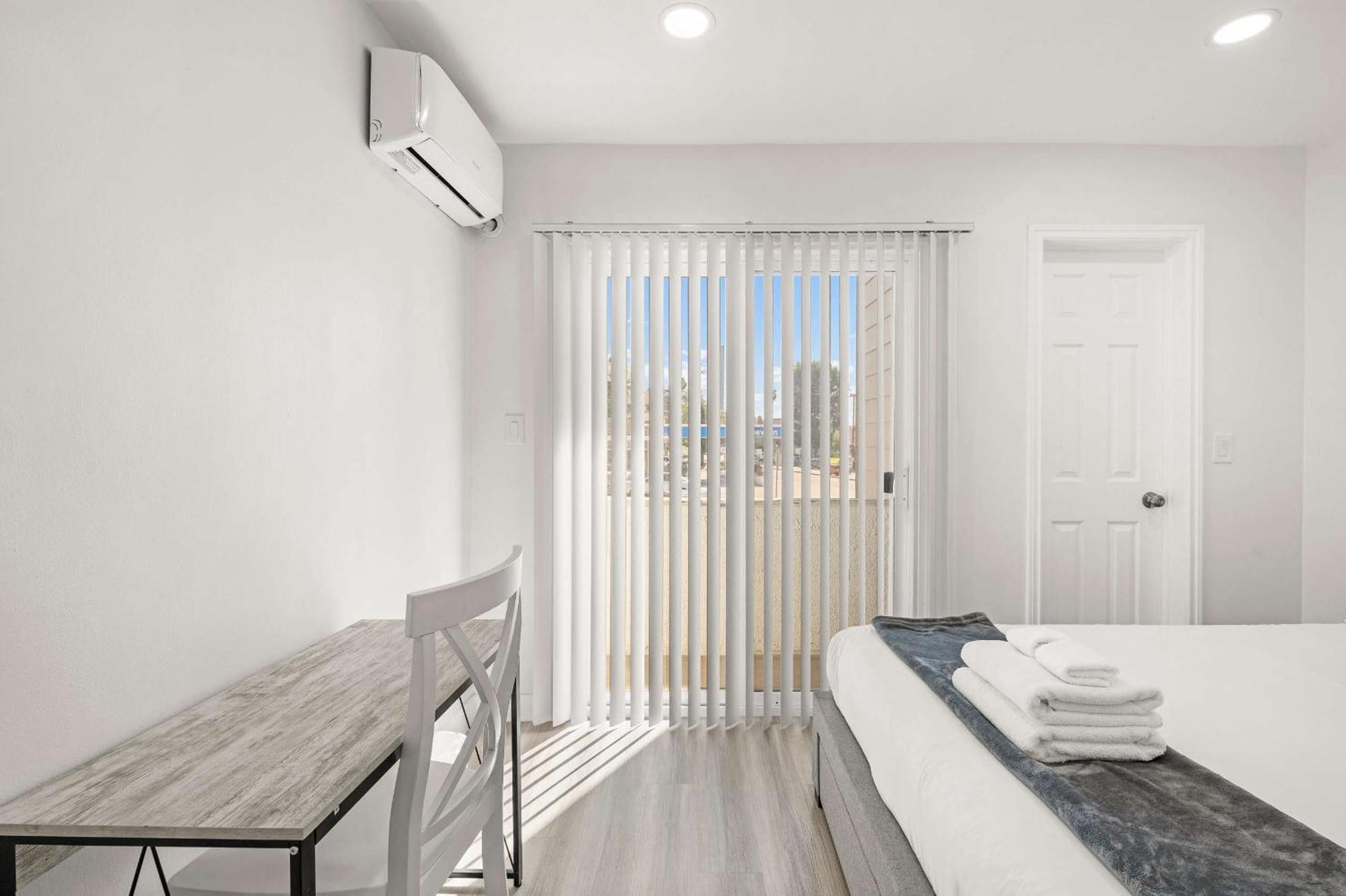 New Renovated 2B2B Apt Self Checkin Free Parking 1 패서디나 외부 사진