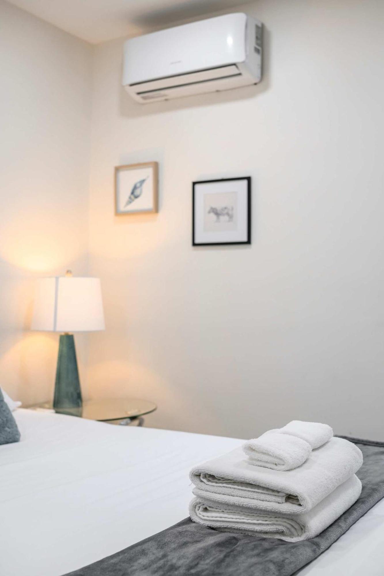 New Renovated 2B2B Apt Self Checkin Free Parking 1 패서디나 외부 사진