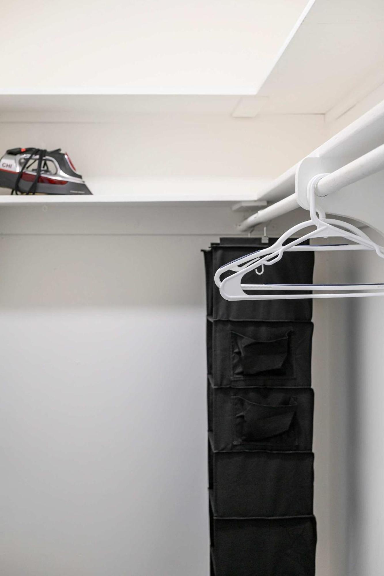 New Renovated 2B2B Apt Self Checkin Free Parking 1 패서디나 외부 사진