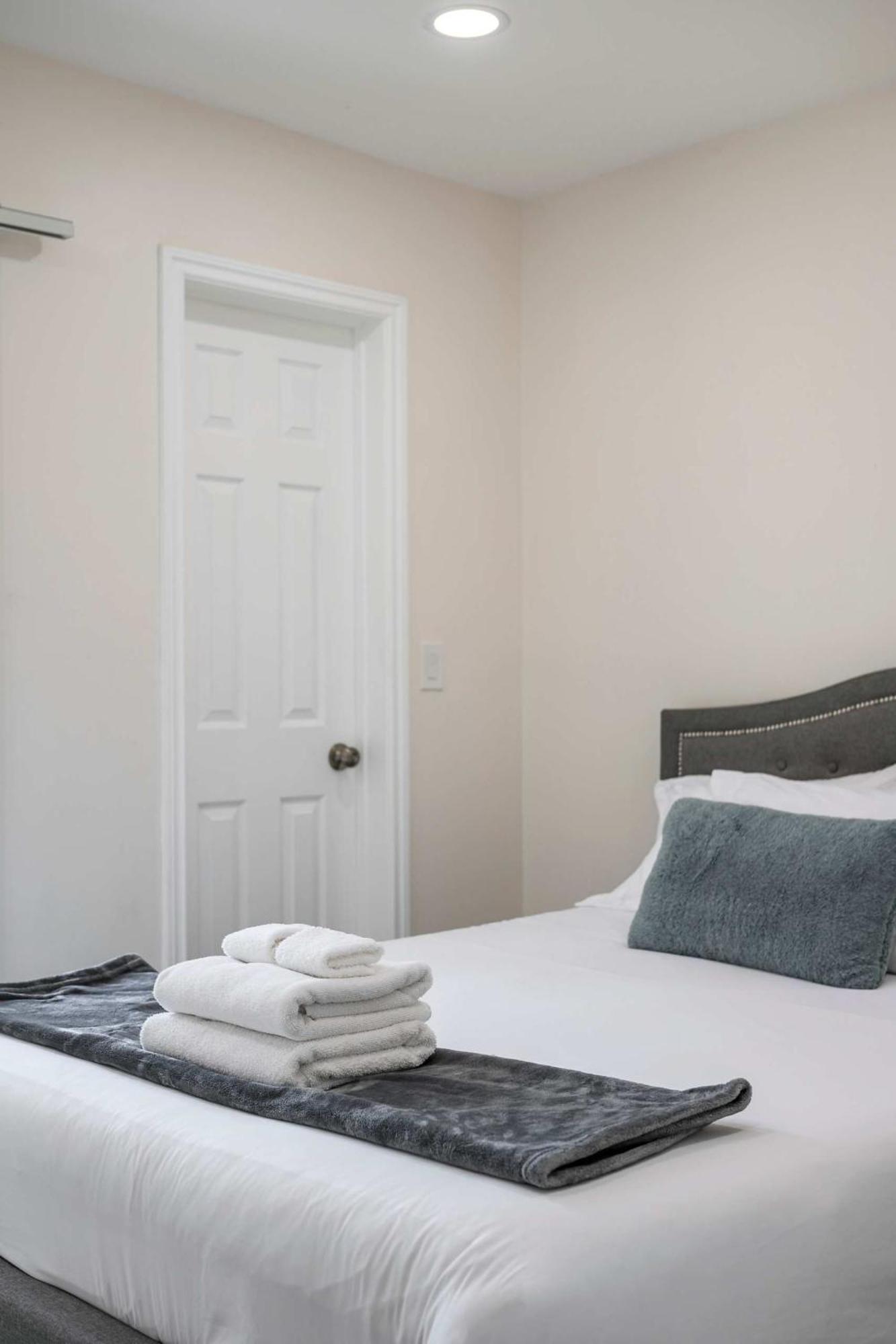 New Renovated 2B2B Apt Self Checkin Free Parking 1 패서디나 외부 사진
