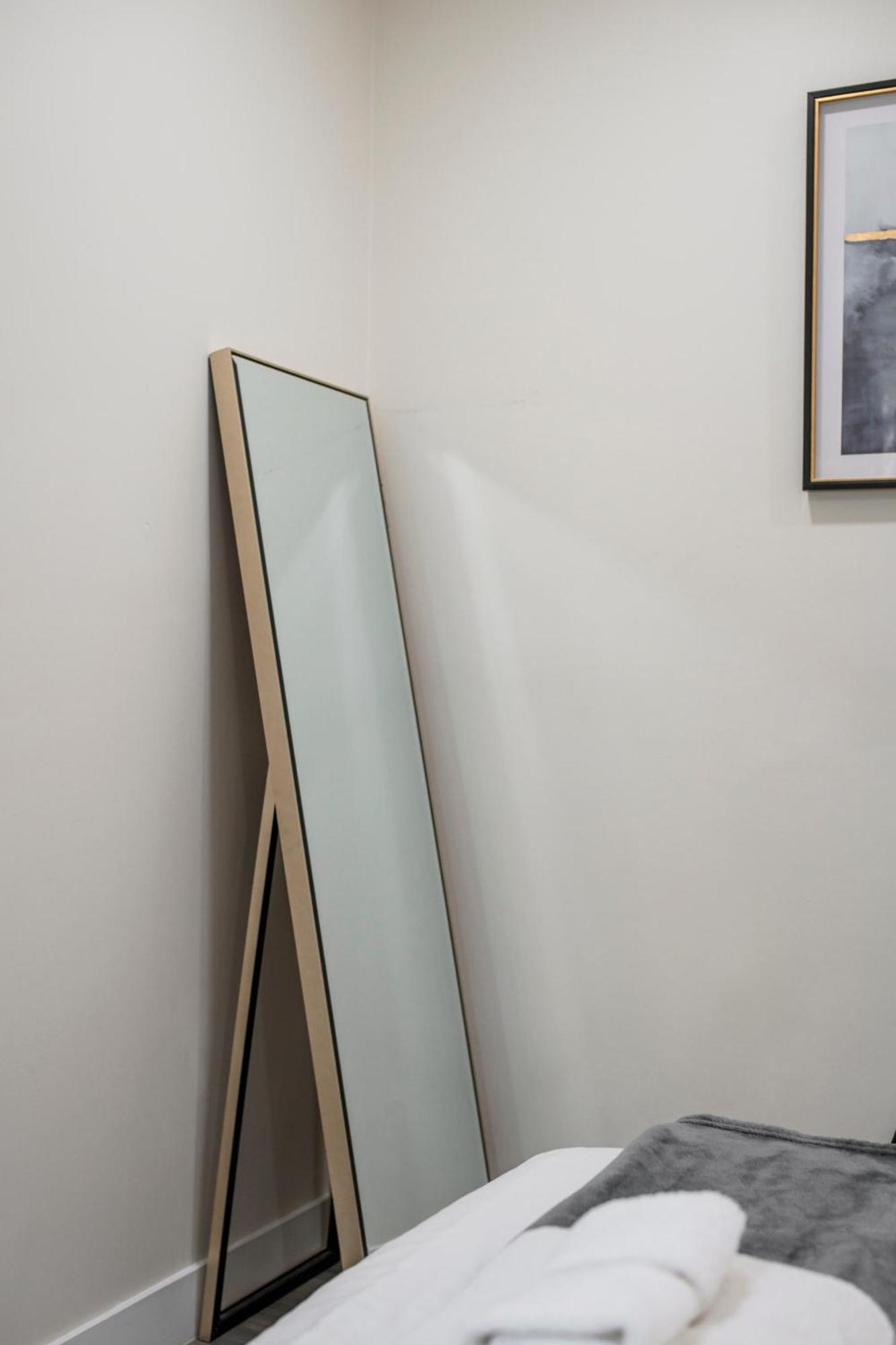 New Renovated 2B2B Apt Self Checkin Free Parking 1 패서디나 외부 사진