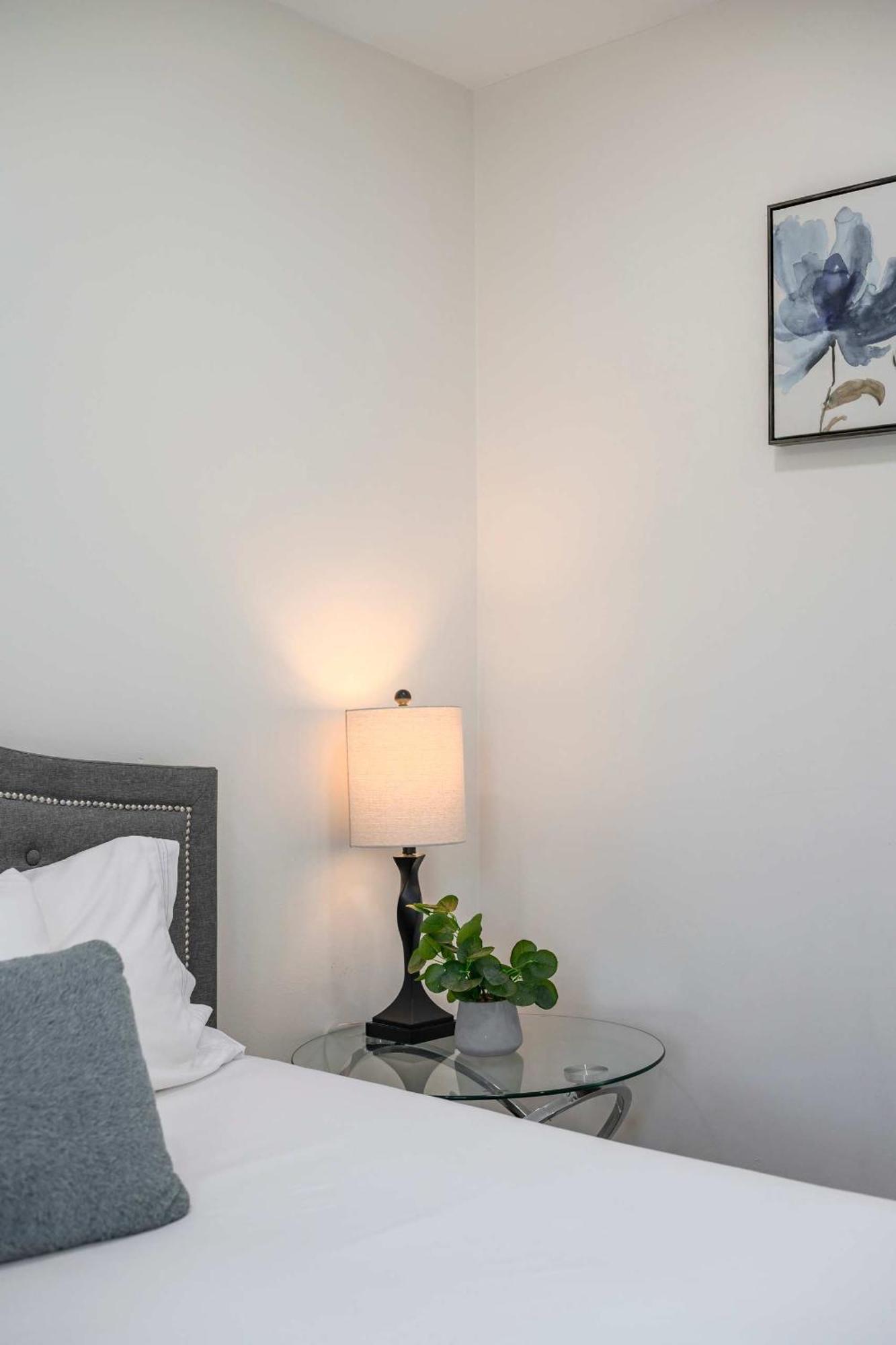 New Renovated 2B2B Apt Self Checkin Free Parking 1 패서디나 외부 사진