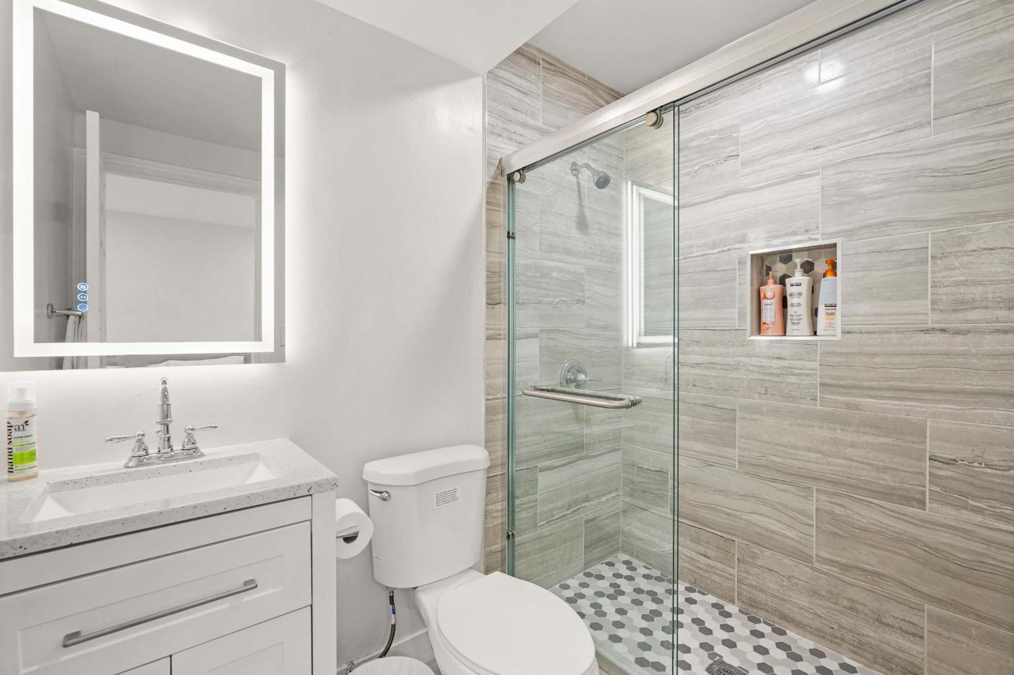New Renovated 2B2B Apt Self Checkin Free Parking 1 패서디나 외부 사진