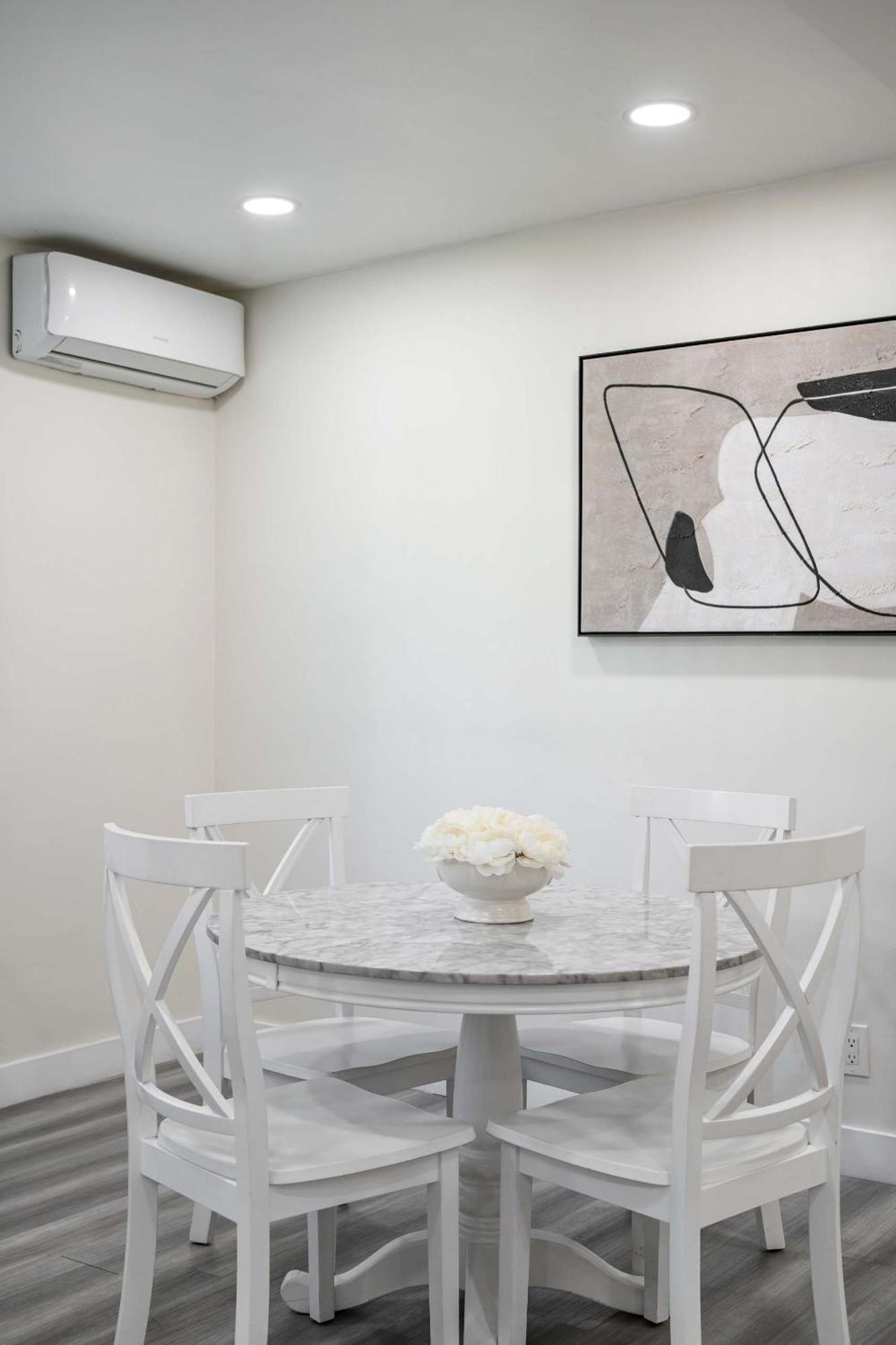 New Renovated 2B2B Apt Self Checkin Free Parking 1 패서디나 외부 사진